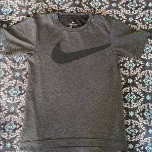 Nike dry fit Tee shirt size small. Color gray